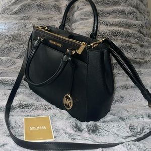 Michael Kors black handbag/crossbody with 10 pockets!